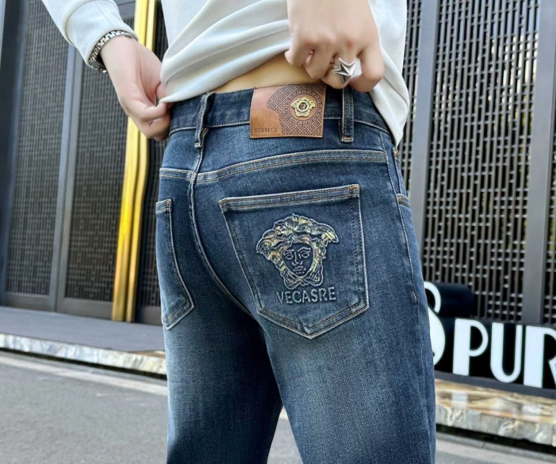 VERSACE